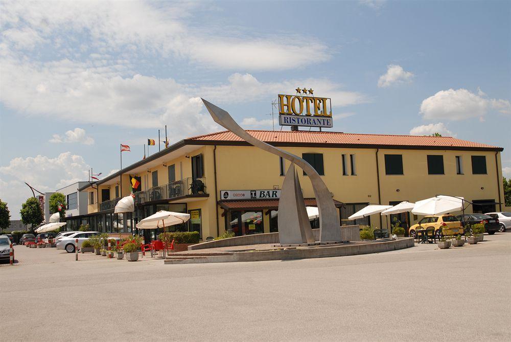 Hotel Gran Delta Di Alba-Invest Srl Rosolina Exteriér fotografie